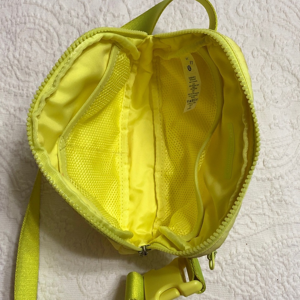 lululemon athletic bag neon yellow zip waist pouch (Fanny Pack) - Picture 5 of 12